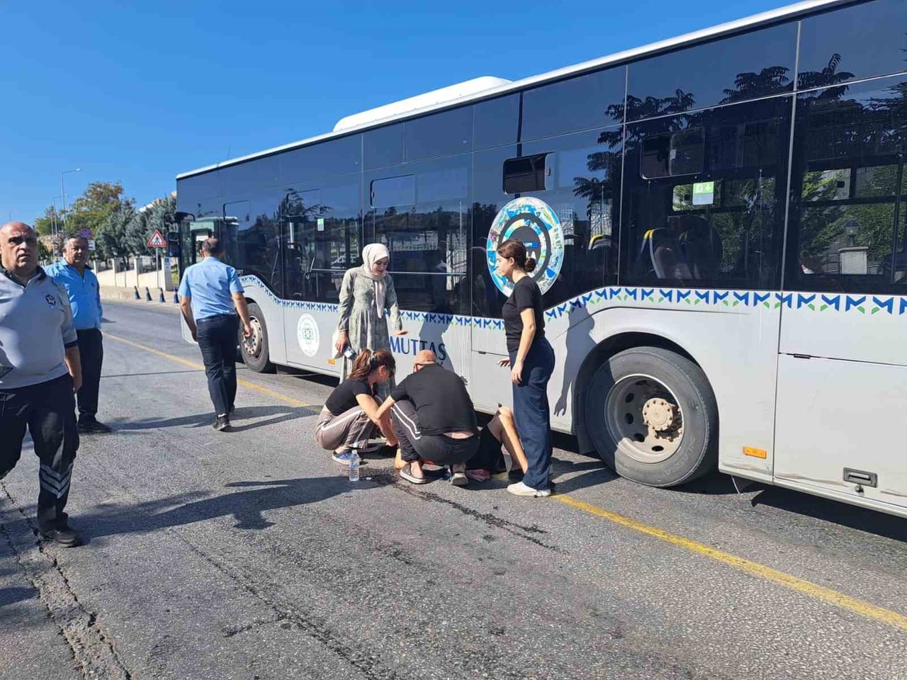 MUĞLA’NIN MENTEŞE İLÇESİNDE MOTOSİKLETİN YAYAYA ÇARPMASI SONUCU MEYDANA GELEN TRAFİK KAZASINDA 1...