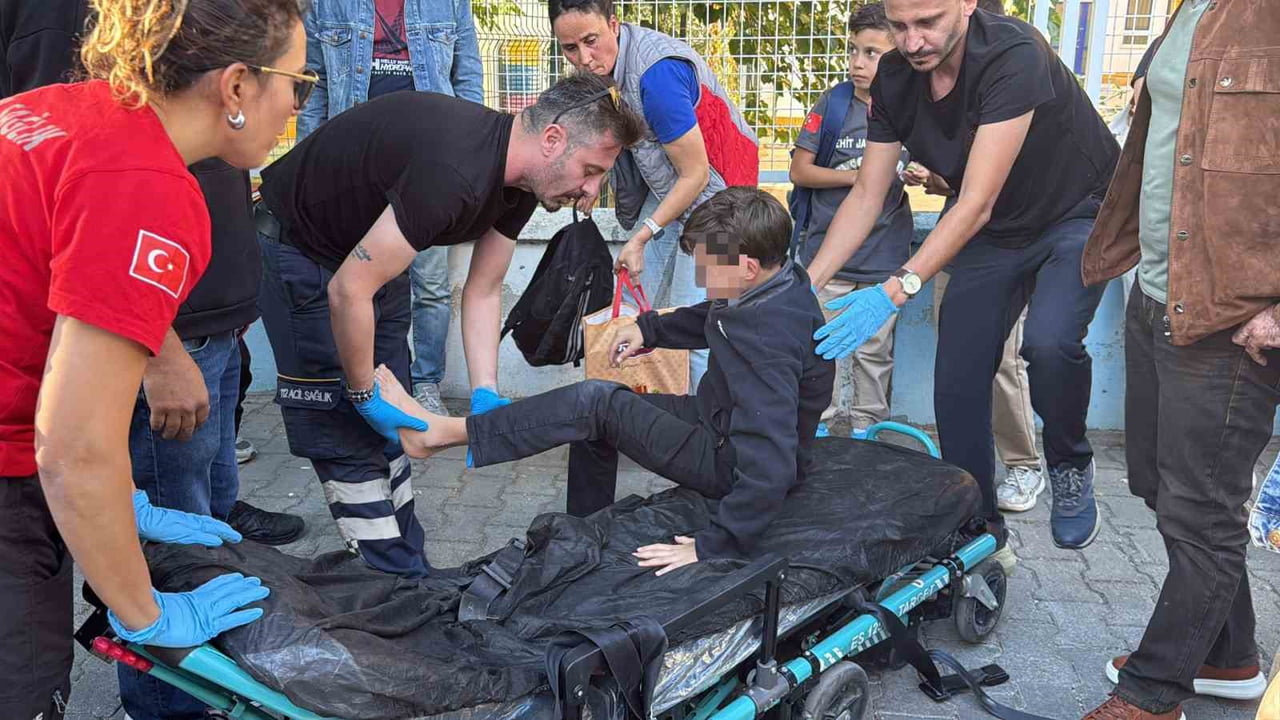 MUĞLA’NIN MENTEŞE İLÇESİNDE OKUL ÇIKIŞINDA EVİNE GİTMEK ÜZERE YÜRÜYEN ORTAOKUL ÖĞRENCİSİ, BİR...