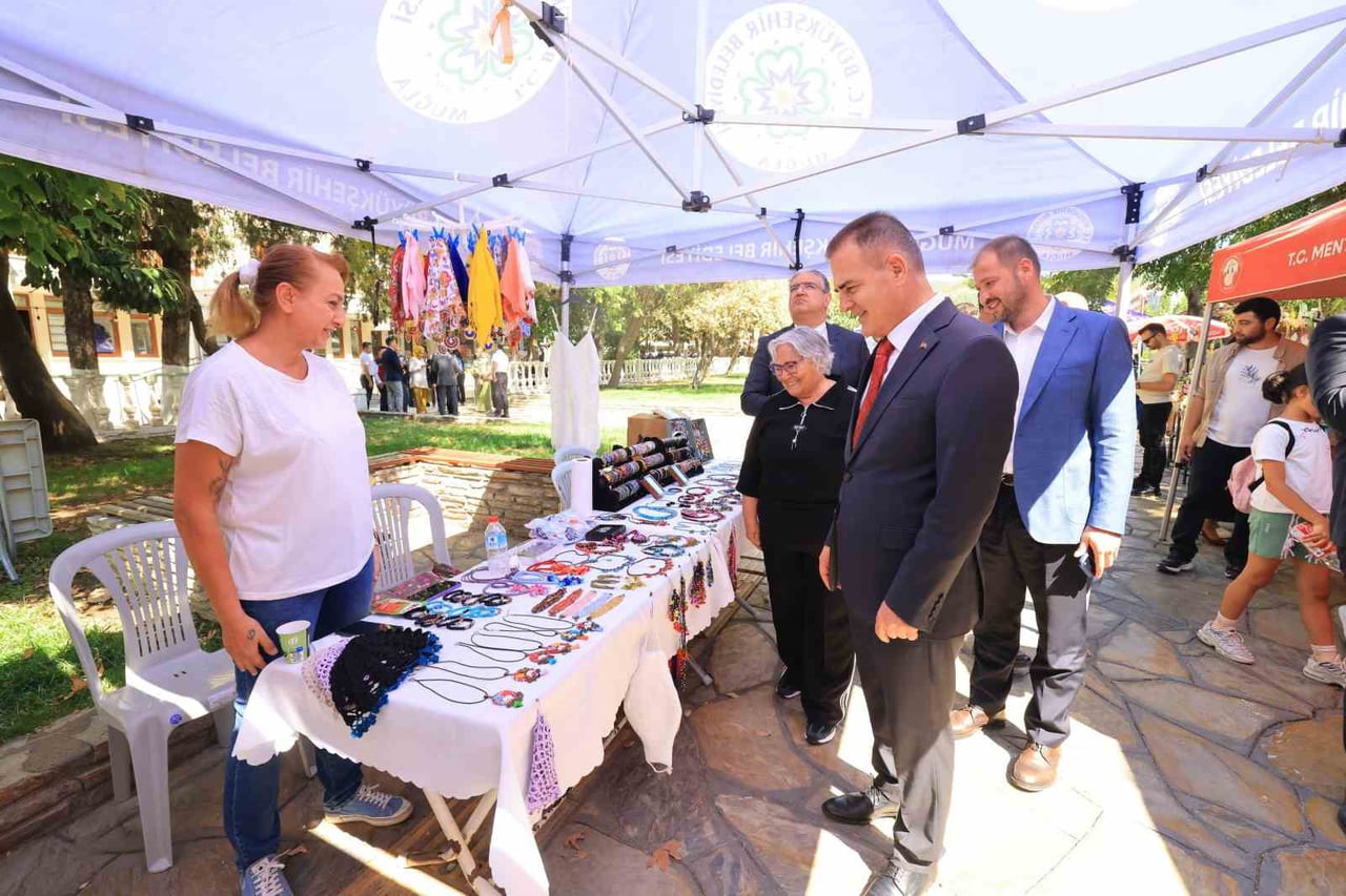 MUĞLA VALİSİ DR. İDRİS AKBIYIK, KADINLARIN EL EMEĞİ ÜRÜNLERİNİ SERGİLEDİĞİ VE EKONOMİK DAYANIŞMA...