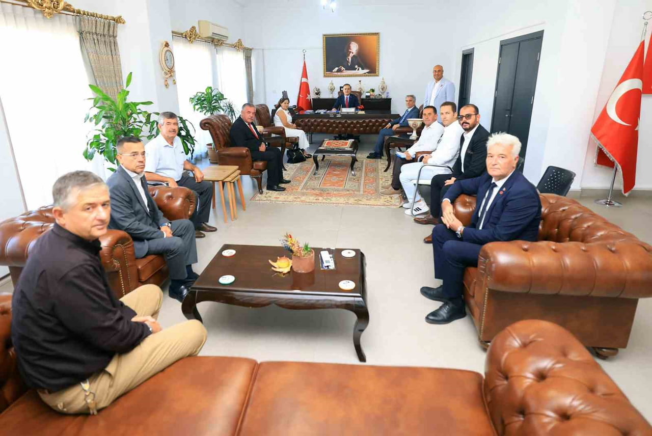 MUĞLA VALİSİ DR. İDRİS AKBIYIK, MİLAS İLÇESİNDE GÖREV YAPAN MAHALLE MUHTARLARIYLA BİR ARAYA...