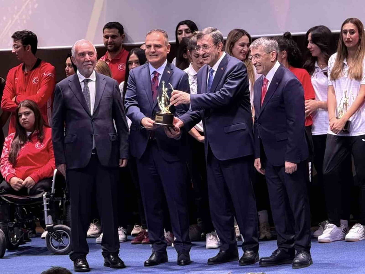 MUĞLA VALİSİ DR. İDRİS AKBIYIK, SPORA VE SPORCULARA YÖNELİK DESTEKLERİ DOLAYISIYLA "SPORA DESTEK...