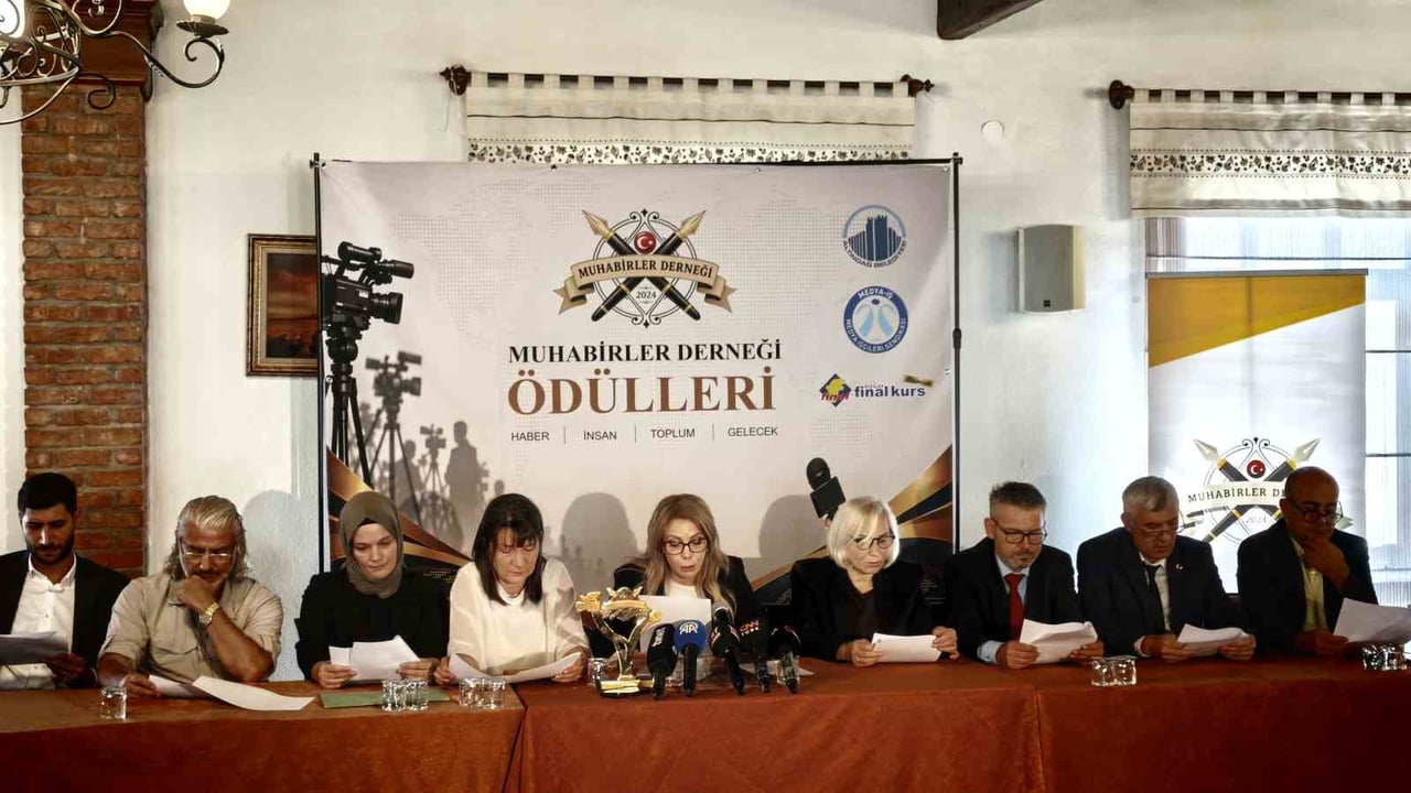 MUHABİRLER DERNEĞİ TARAFINDAN DÜZENLENEN MUHABİRLER DERNEĞİ ÖDÜLLERİ’NDE İHLAS HABER AJANSI (İHA)...