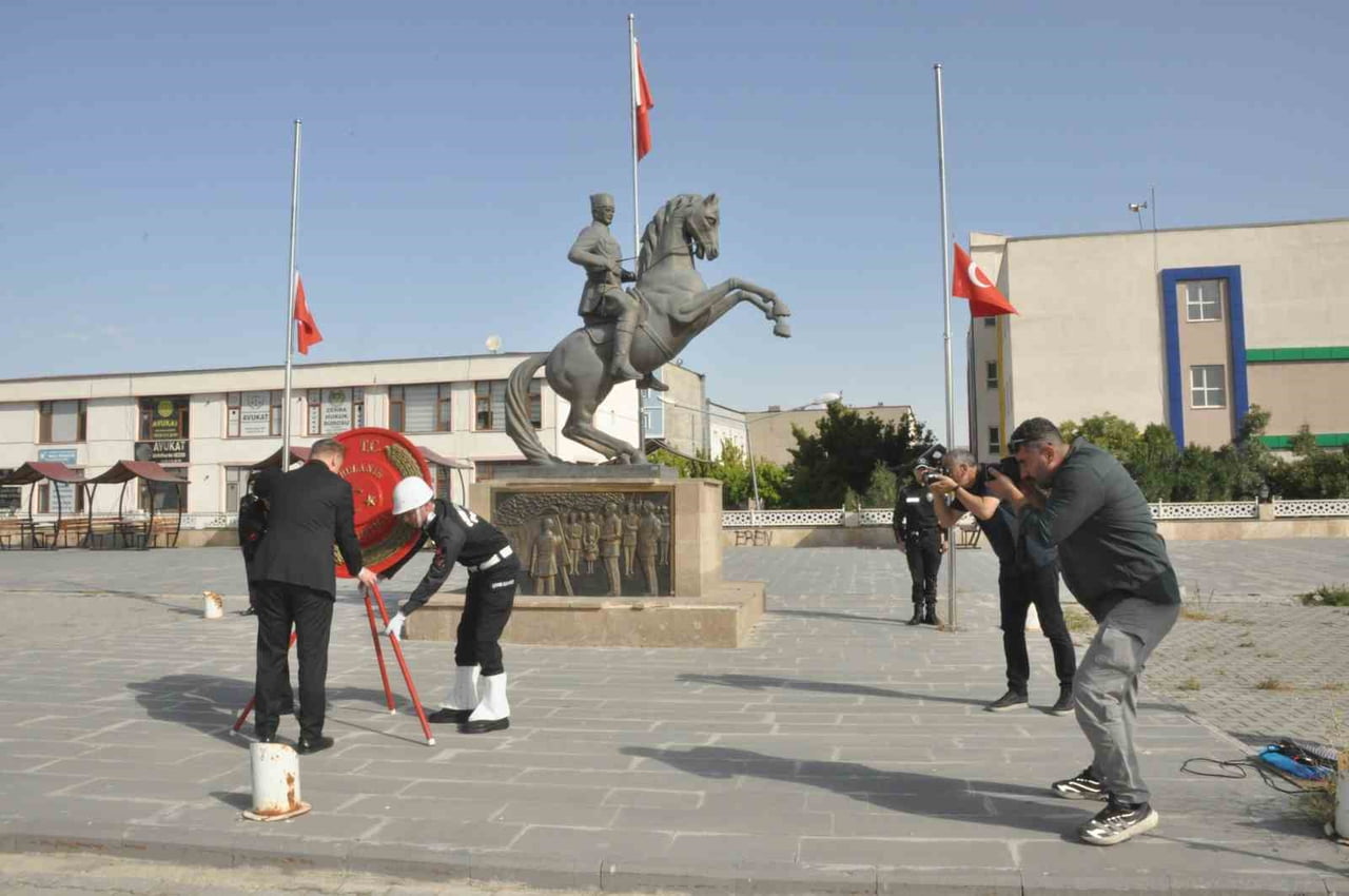 MUŞ'UN BULANIK İLÇESİNDE 19 EYLÜL GAZİLER GÜNÜ, DÜZENLENEN TÖREN VE GAZİLER ONURUNA VERİLEN...