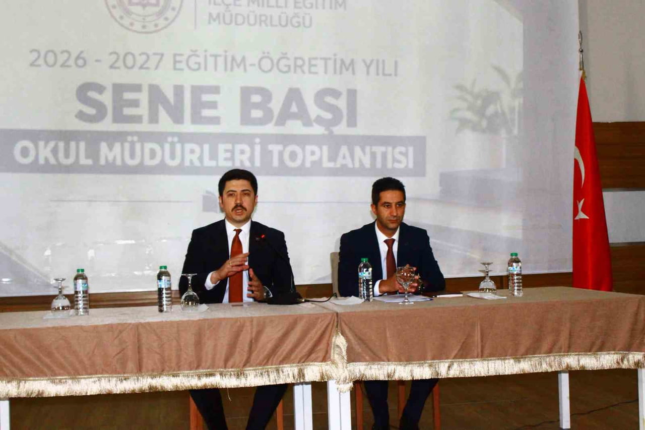 MUŞ'UN MALAZGİRT İLÇESİNDE YENİ EĞİTİM-ÖĞRETİM YILI ÖNCESİNDE OKUL MÜDÜRLERİYLE DEĞERLENDİRME...