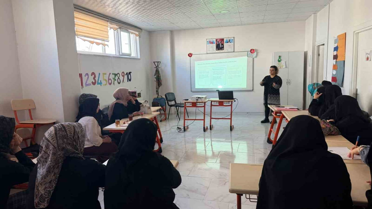 MUŞ’TA AİLE DESTEK MERKEZLERİNDE EĞİTİM ALAN KADINLARA YÖNELİK UYUŞTURUCU MADDE BAĞIMLILIĞINDAN...