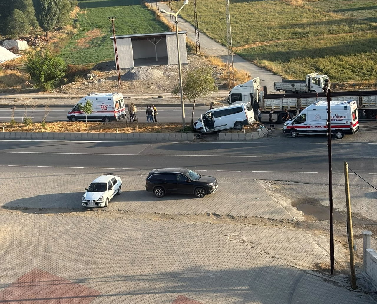 MUŞ’UN HASKÖY İLÇESİNDE TIR İLE PANELVAN ARACIN ÇARPIŞMASI SONUCU 3 KİŞİ YARALANDI