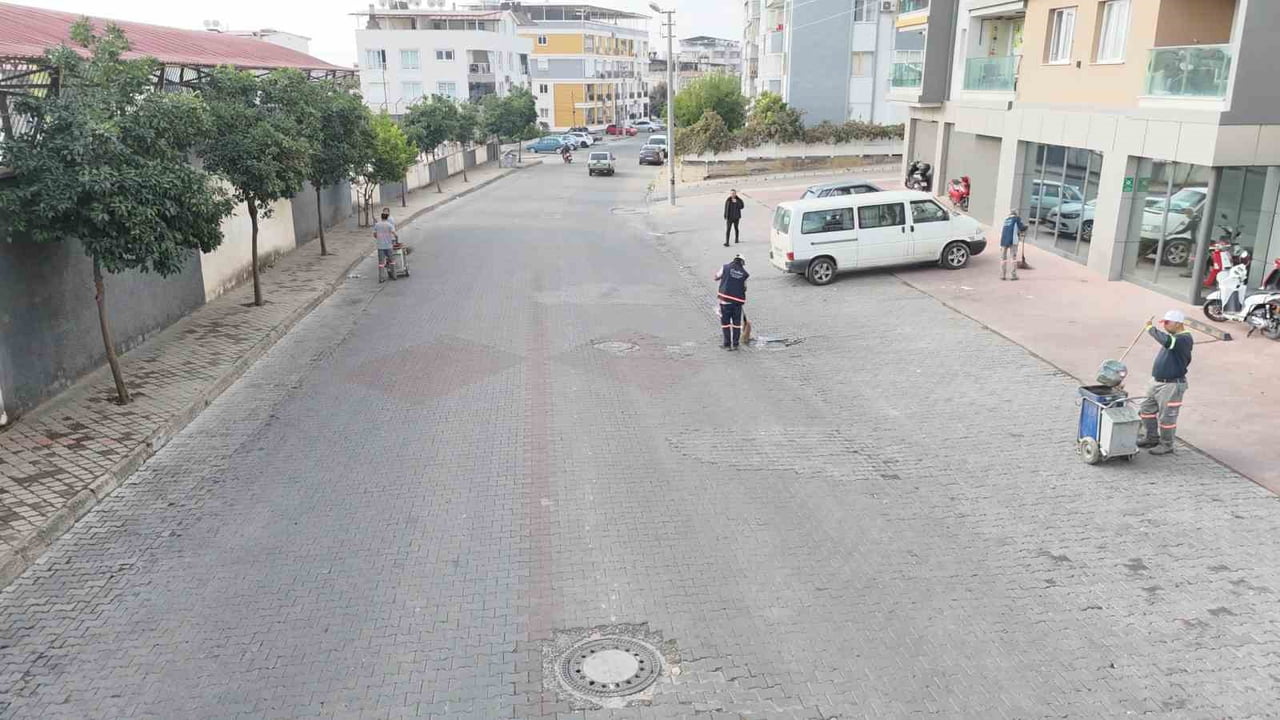 NAZİLLİ BELEDİYESİ EKİPLERİ, PINARBAŞI MAHALLESİ’NDE SOKAK, YEŞİL ALAN VE YOL KENARLARINDA...