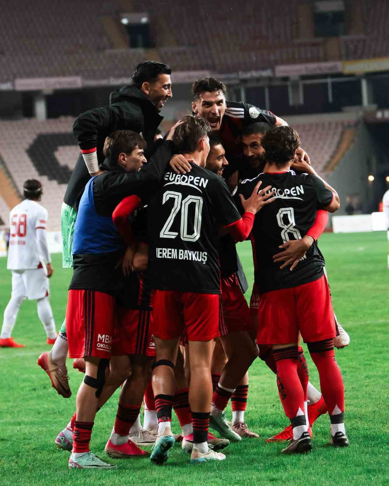 NESİNE 3. LİG 2. GRUP 4. HAFTA MÜCADELESİNDE ESKİŞEHİRSPOR, SAHASINDA BALIKESİRSPOR'U 7-1 MAĞLUP...