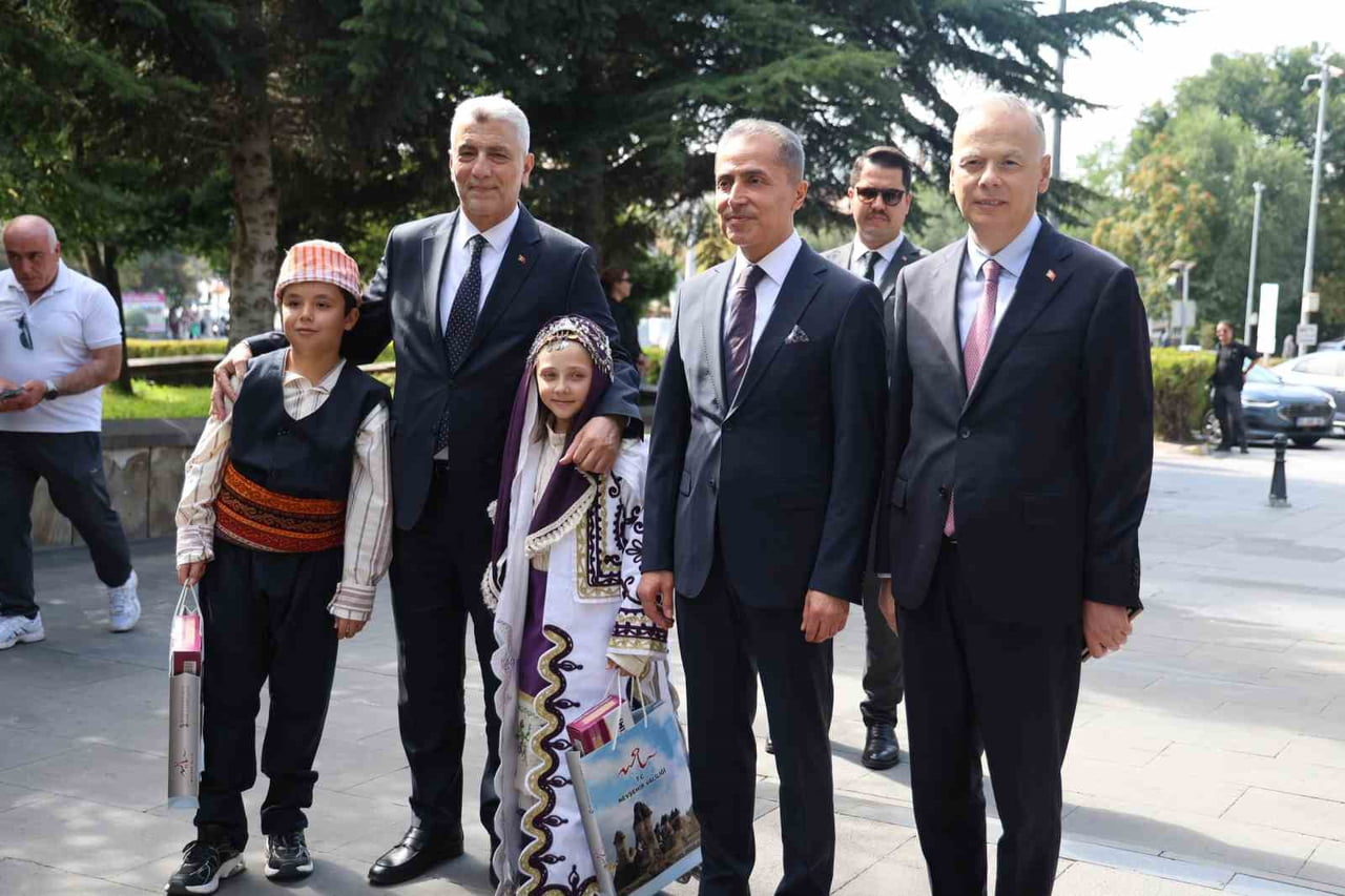 NEVŞEHİR VALİSİ HÜSEYİN KÖK TARAFINDAN KARŞILANAN BOLAT, VALİLİK ŞEREF DEFTERİNİ İMZALADIKTAN...