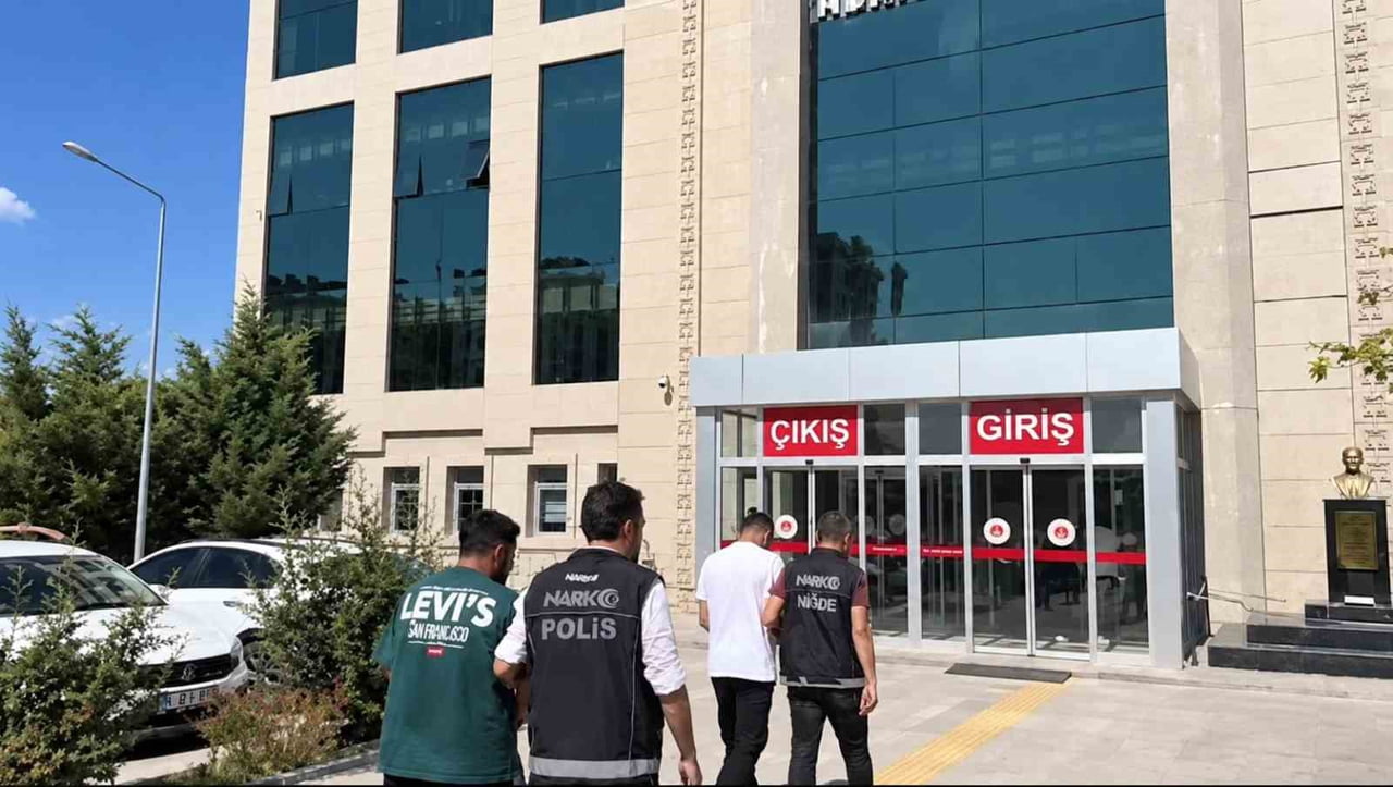 NİĞDE’DE POLİS EKİPLERİ TARAFINDAN UYUŞTURUCU MADDE TİCARETİ YAPAN, BULUNDURAN VE KULLANAN...