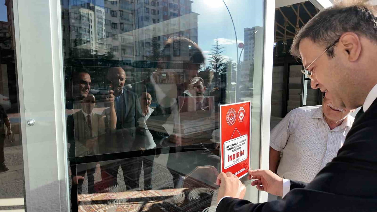 NİĞDE VALİSİ NEDİM AKMEŞE DE PROJEYE DESTEK VEREN İŞLETMELERİ ZİYARET EDEREK FİRMA SAHİPLERİYLE...