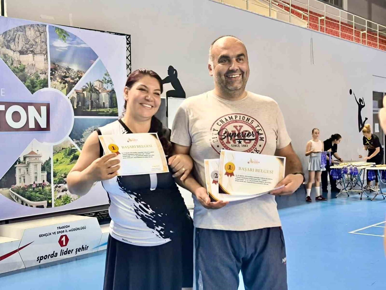 NİĞDELİ VETERAN BADMİNTONCULARDAN TÜRKİYE ŞAMPİYONASI’NDA 5 MADALYA