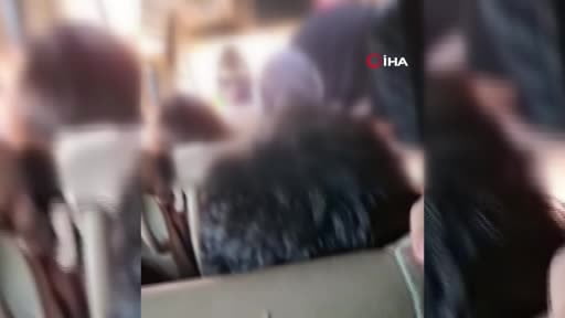 Öğrenciler serviste üst üste okula gidiyor