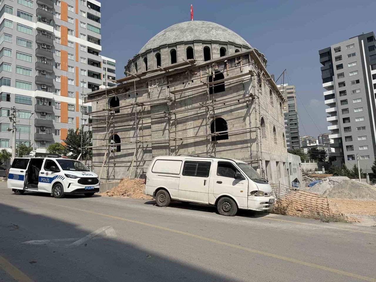 OLAY, ALTAYLILAR MAHALLESİ 02109 SOKAK ÜZERİNDE BULUNAN CAMİ İNŞAATINDA MEYDANA GELDİ.