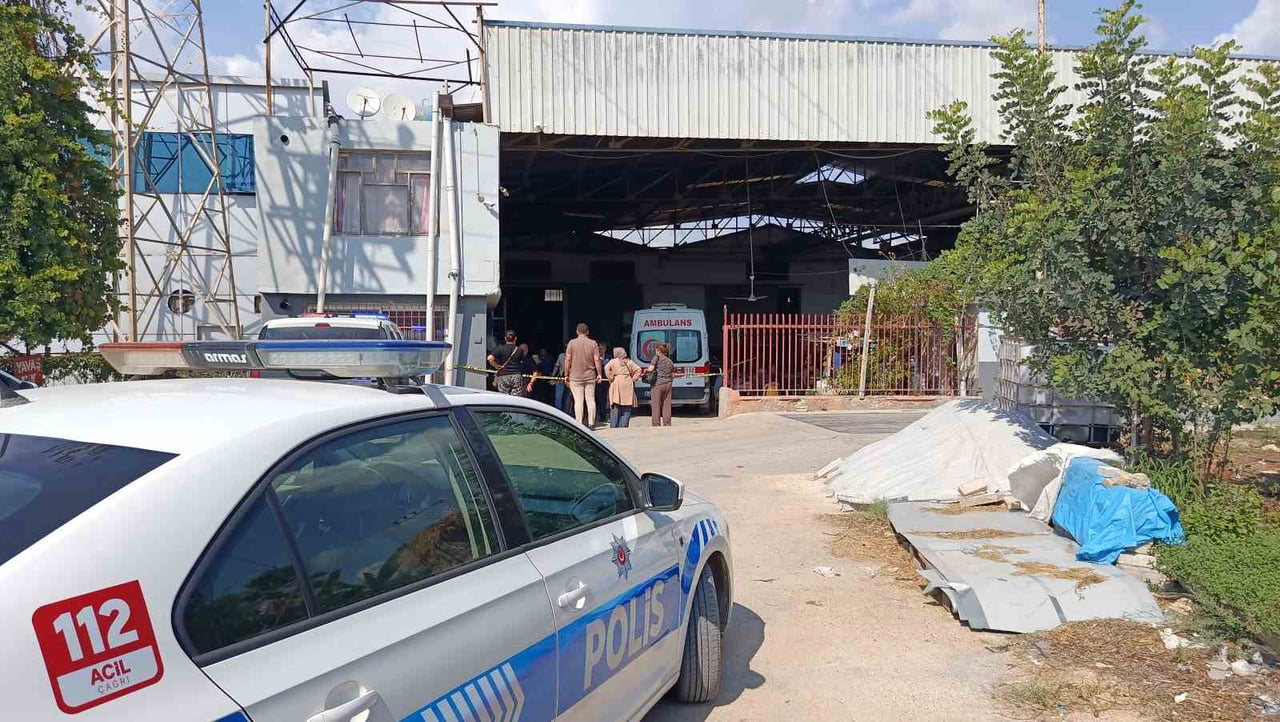 OLAY, SARIÇAM İLÇESİNE BAĞLI İNCİRLİK YENİ MAHALLE D-400 KARAYOLU ÜZERİNDE BULUNAN ZİRAAT...
