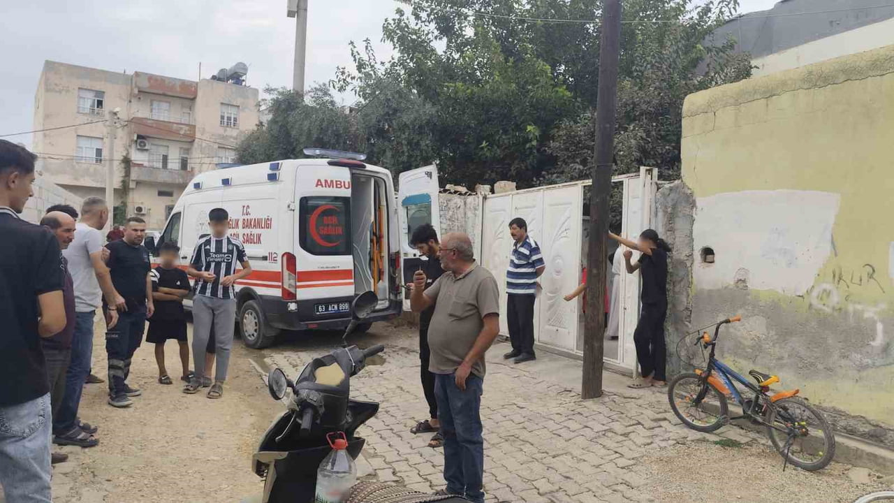 OLAY YERİNE GİDEN SAĞLIK EKİPLERİ, AYAĞINDAN BIÇAKLA YARALANAN KADINA İLK MÜDAHALEYİ YAPTIKTAN...