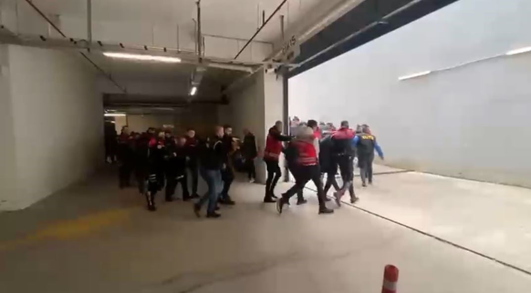 OPERASYONDA GÖZALTINA ALINAN 28 ŞÜPHELİDEN 20’Sİ TUTUKLANIRKEN, ŞÜPHELİLERİN 426 VATANDAŞI TOPLAM...