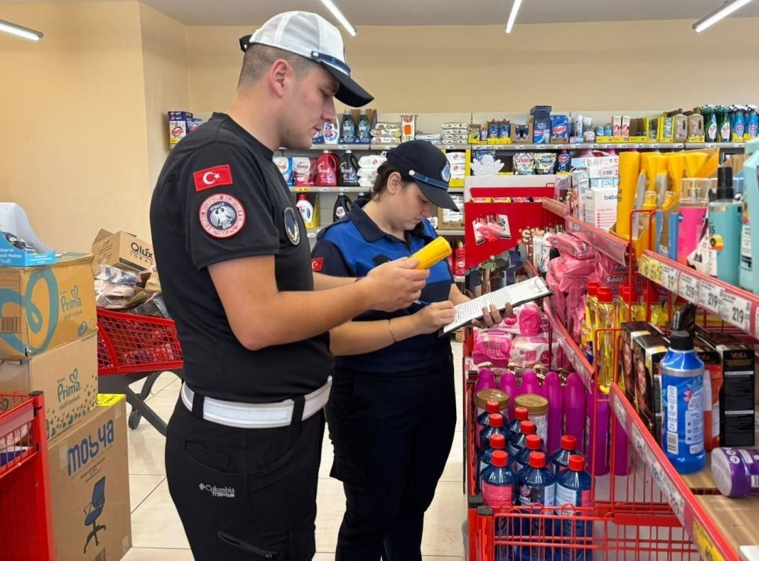 ORDU'NUN 19 İLÇESİNDE YEREL VE ZİNCİR MARKETLERE YÖNELİK GERÇEKLEŞTİRİLEN DENETİMLERDE RAF VE KASA...