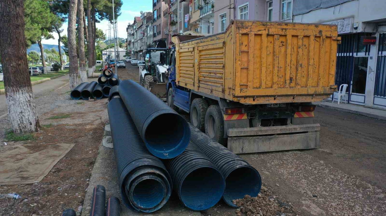 ORDU BÜYÜKŞEHİR BELEDİYESİ TARAFINDAN PERŞEMBE İLÇESİNDE 3 BİN 500 METRELİK YAĞMUR SUYU HATTI...