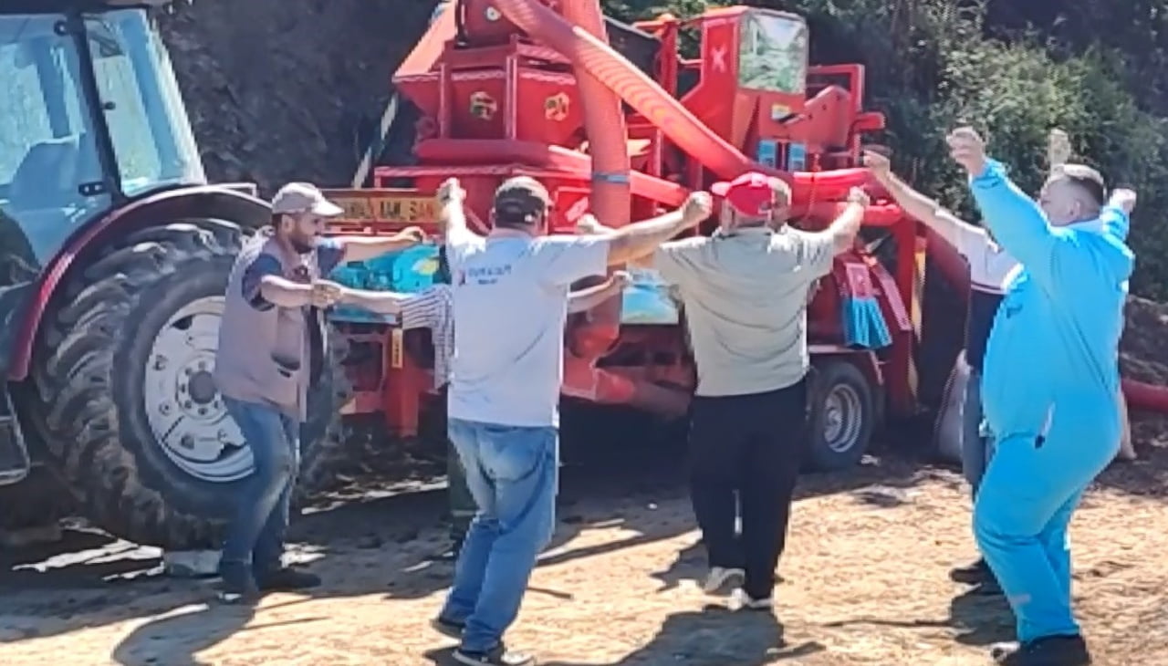 ORDU’DA YAKLAŞIK 10 GÜN SÜREN FINDIK HASADINI TAMAMLAYAN GÜNGÖR AİLESİ, PATOZ İŞLEMİNİN ARDINDAN...