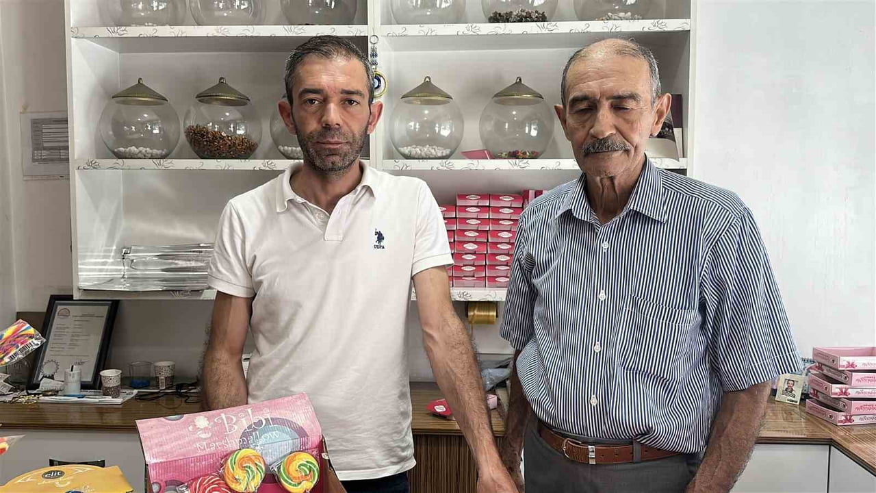 ORHAN LEBLEBİCİ (SAĞDAKİ) İLE OĞLU (SOLDAKİ )İBRAHİM LEBLEBİCİ