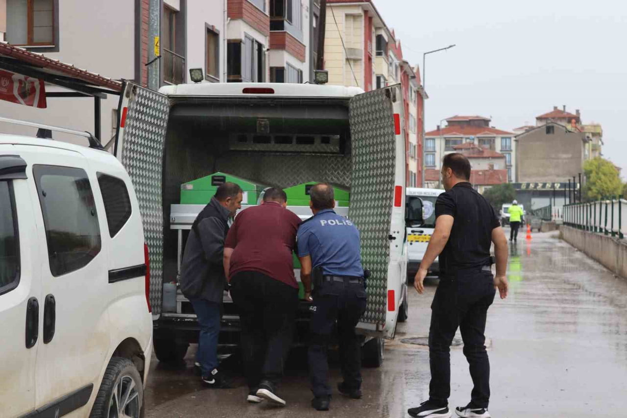 OSMANCIK İLÇESİNDE BİR MARKETTE ÇALIŞAN KADIN, ESKİ EŞİ TARAFINDAN VURULARAK HAYATINI...