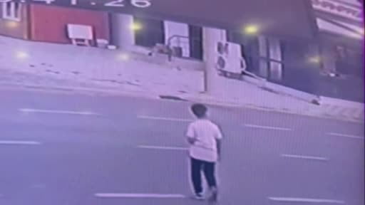 Otomobilin çarptığı çocuk saniyelerle hayatta kaldı: O anlar kamerada