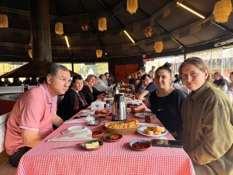 ÖZEL İHTİYAÇLI BİREYLER VE AİLELERİ KAHVALTIDA BULUŞTU