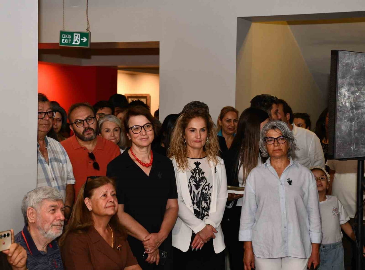 ÖZGÜN BASKIRESİM SANATININ FARKLI KUŞAK, TEKNİK VE YAKLAŞIMLARINI BİR ARAYA GETİREN "BAS BULUŞ /...