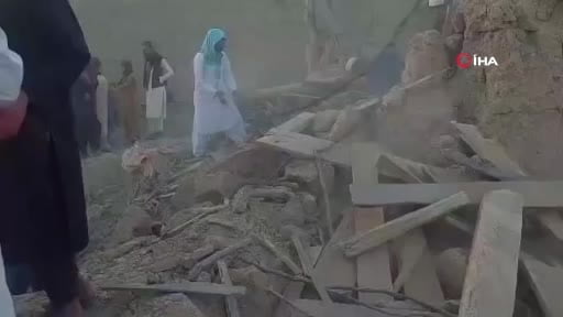 Pakistan, Afganistan sınır bölgesindeki "terörist mevzilerine" düzenlediğini açıkladığı hava...