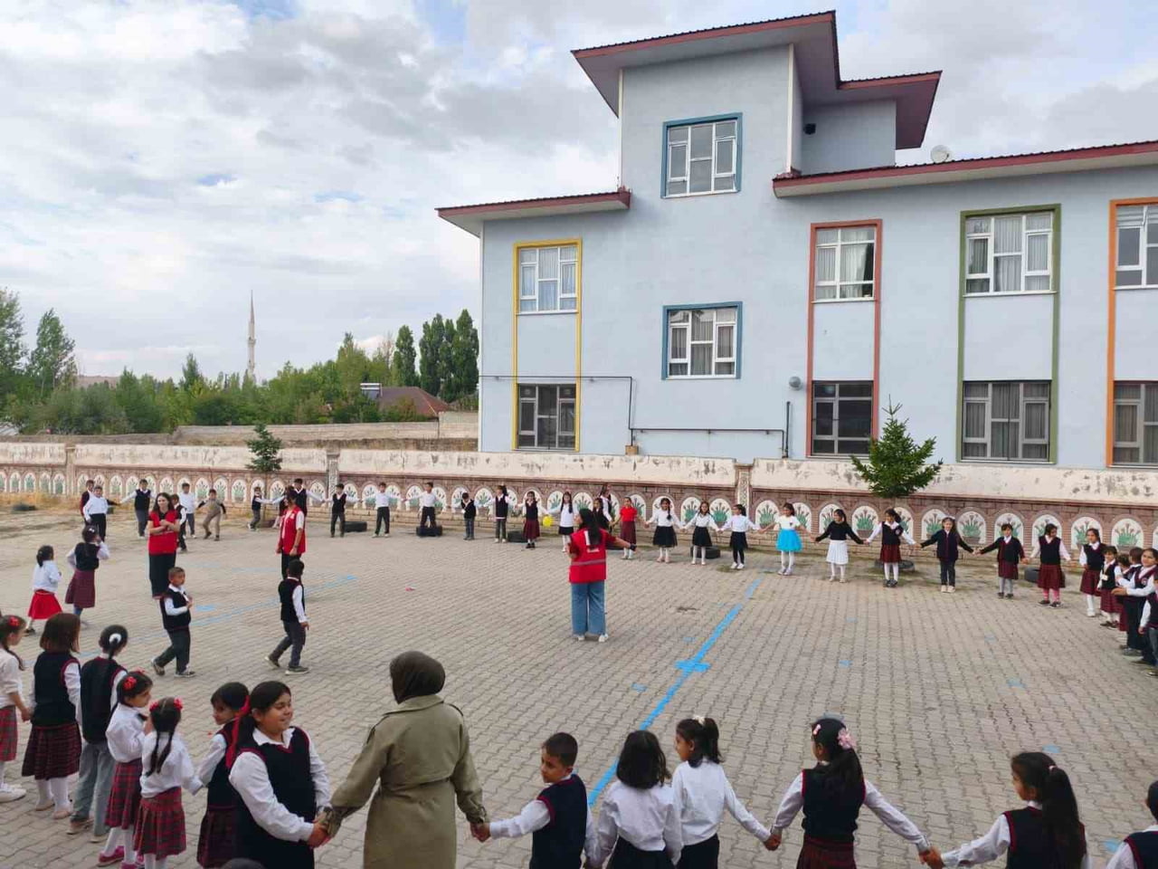 PATNOS’TA KIZILAY GÖNÜLLÜLERİ ÖĞRENCİLERLE BİR ARAYA GELDİ
