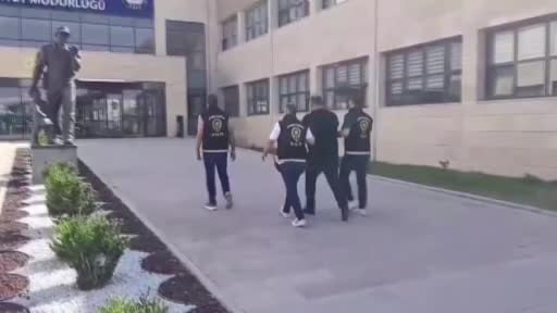 Polis 15 yıl hapis cezası ile aranan şahsı yakaladı