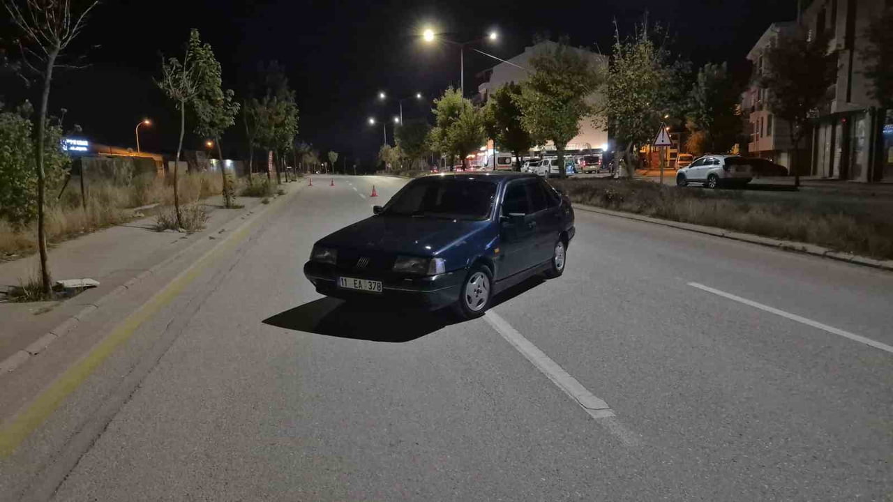 POLİS EKİPLERİNCE DURDURULAN 11 EA 378 PLAKALI OTOMOBİLİN SÜRÜCÜSÜ, KONTROL EDİLECEĞİ ESNADA...