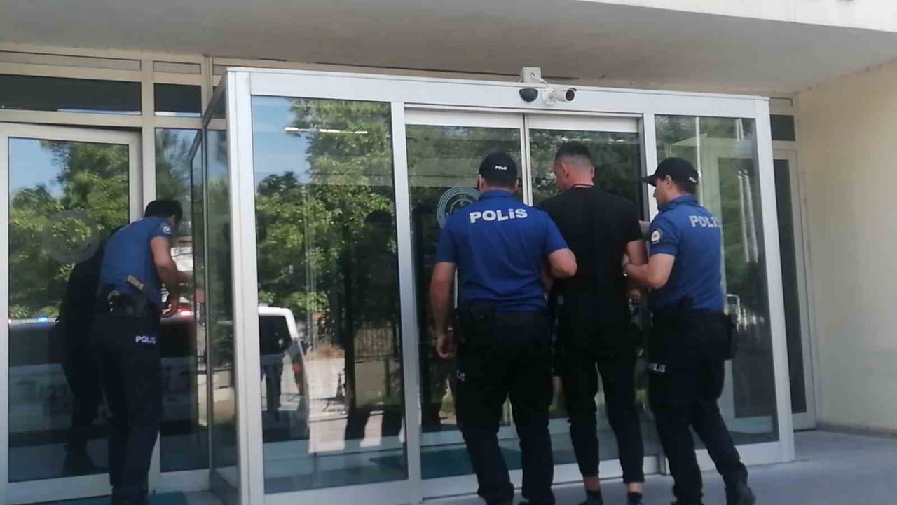 POLİS EKİPLERİNCE GÖZALTINA ALINAN HÜKÜMLÜ, İŞLEMLERİNİN ARDINDAN ÇAMLIBEL CEZA İNFAZ KURUMUNA...