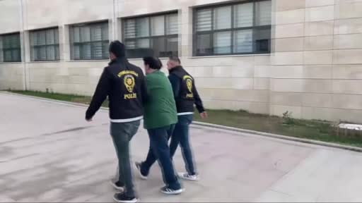 Polis yaklaşık 150 yıl hapis cezasıyla aranan şahsı yakaladı