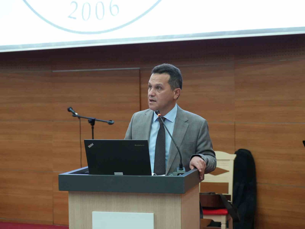 PROF. DR. AHMET HAMDİ TOPAL, "TEKNOLOJİYE MESAFE KOYMAYACAĞIZ. AKSİNE YAPAY ZEKANIN, VERİ...