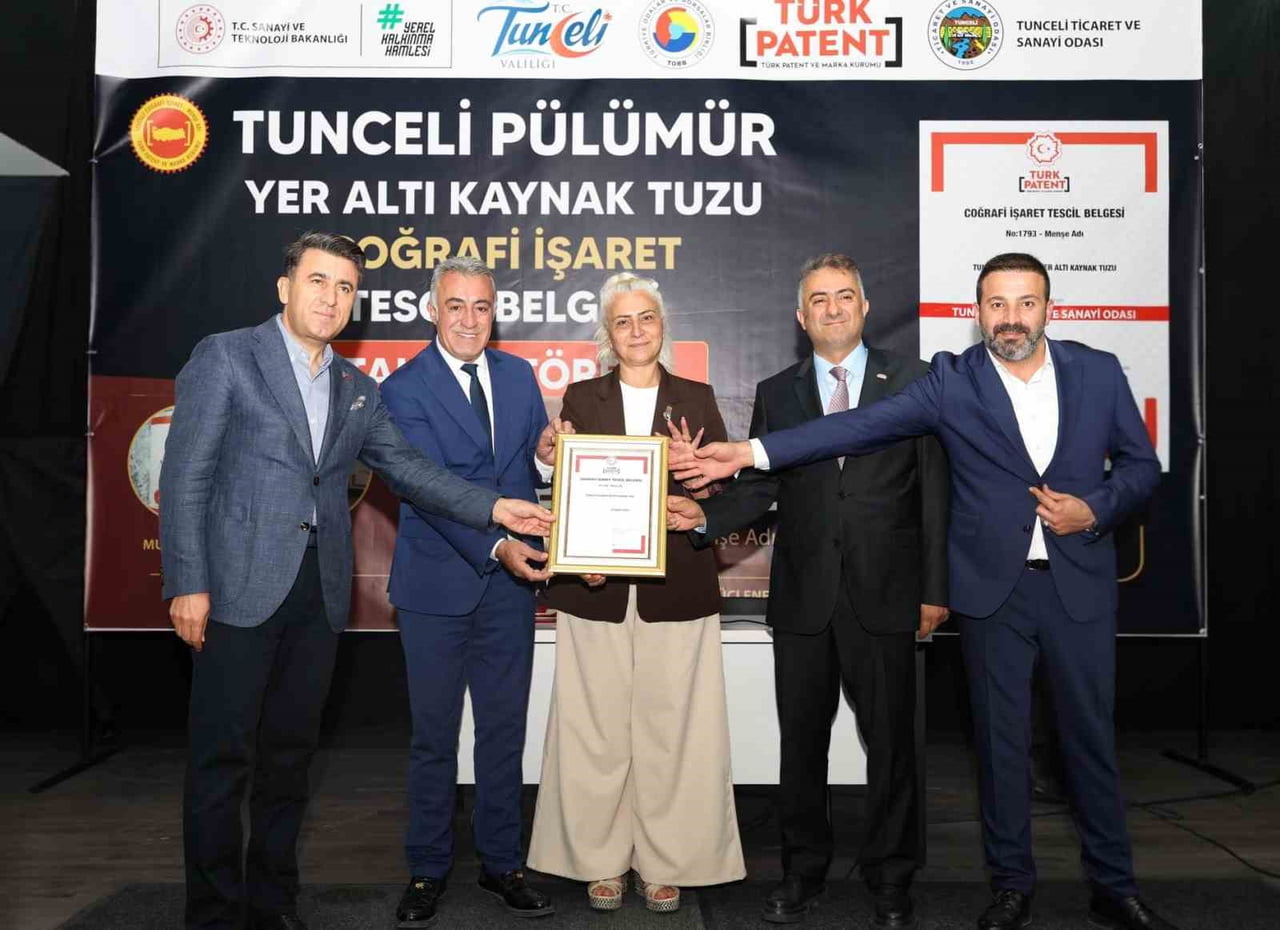PÜLÜMÜR YER ALTI KAYNAK TUZU COĞRAFİ İŞARET TESCİL BELGESİ TAKDİM EDİLDİ
