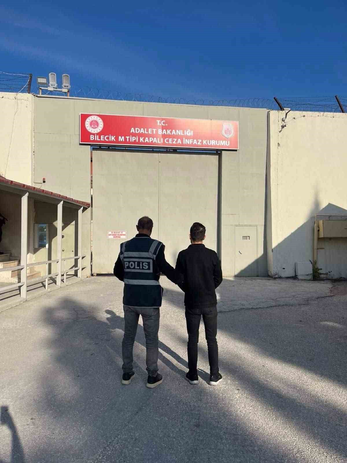 "ADINIZA KREDİ ÇEKİLDİ" DEDİ, 6 BİLEZİK VE ALTINLARI ALDI