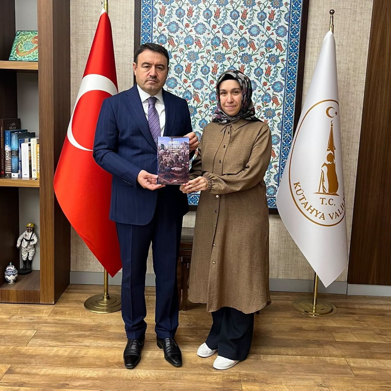 "ANADOLU BEYLERBEYLİĞİ" KİTABI VALİ MUSA IŞIN’A TAKDİM EDİLDİ