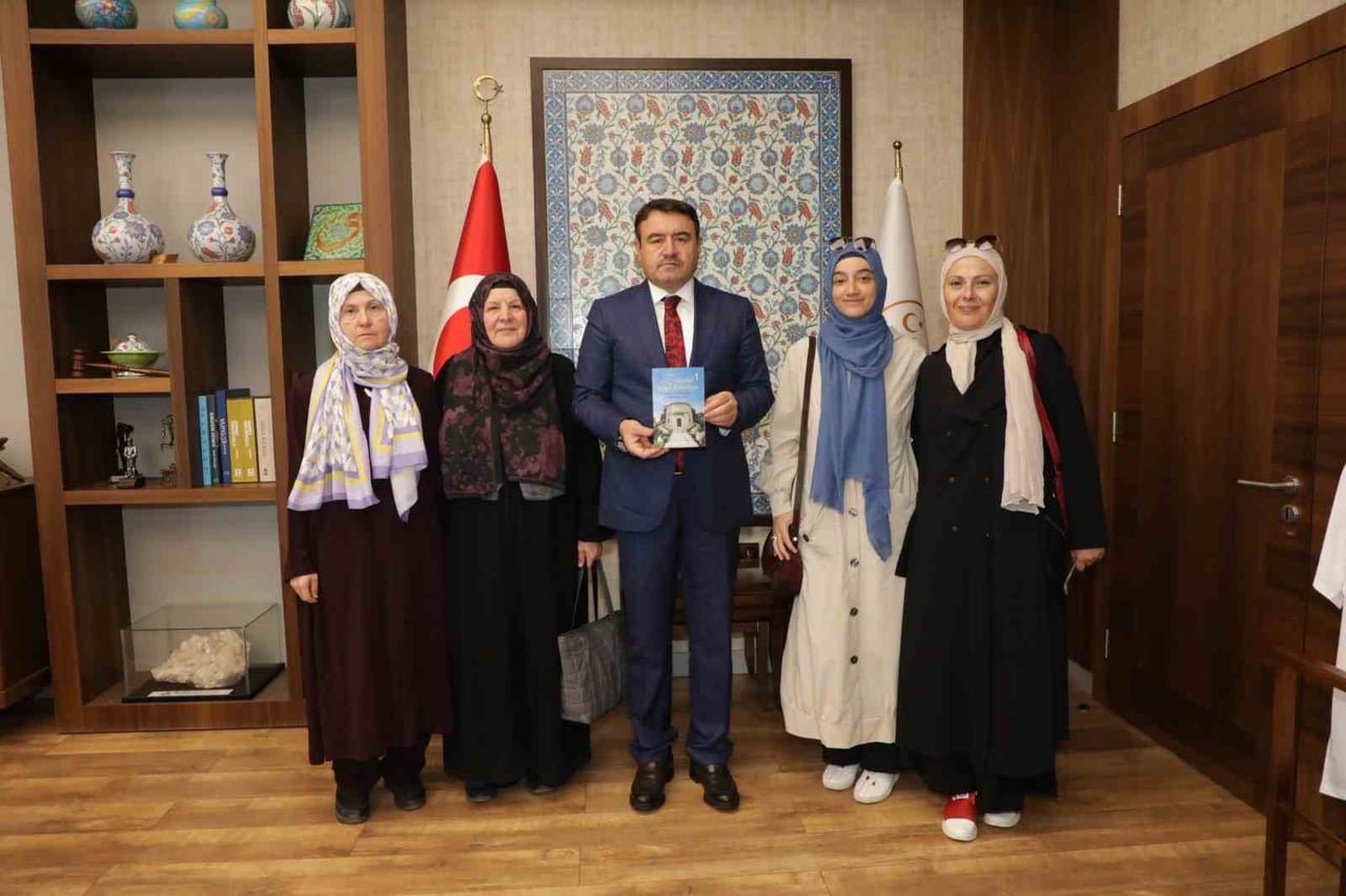 "EVLİYALAR ŞEHRİ KÜTAHYA" KİTABI VALİ MUSA IŞIN’A TAKDİM EDİLDİ