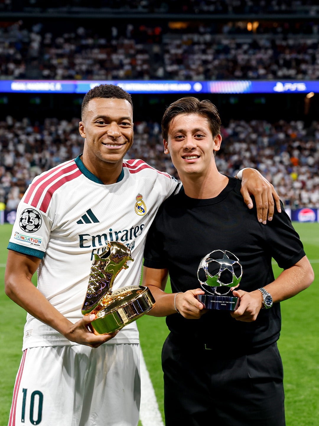 REAL MADRİD FORMASI GİYEN MİLLİ FUTBOLCU ARDA GÜLER, UEFA ŞAMPİYONLAR LİGİ'NDE 'EN İYİ ÇIKIŞ YAPAN...