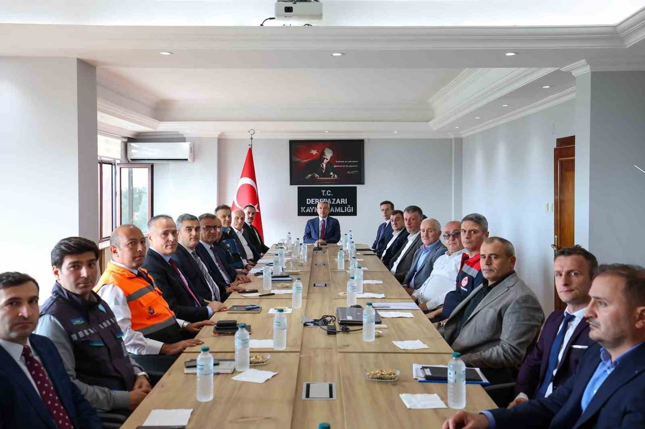 RİZE'NİN DEREPAZARI İLÇESİNDE ŞİDDETLİ YAĞIŞLARIN ARDINDAN YÜRÜTÜLEN ÇALIŞMALAR, VALİ İHSAN SELİM...