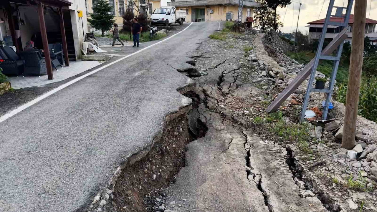 RİZE'NİN İYİDERE İLÇESİNDE ETKİLİ OLAN ŞİDDETLİ SAĞANAK VE SEL NEDENİYLE FIÇITAŞI MAHALLESİ'NDEKİ...