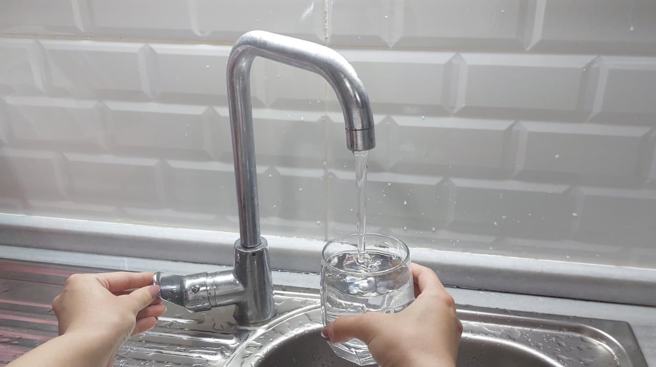 RİZE İL SAĞLIK MÜDÜRLÜĞÜ, KENTTEKİ YOĞUN YAĞIŞLAR NEDENİYLE KAYNAĞI VE MENŞEİ BELİRSİZ SULARIN...