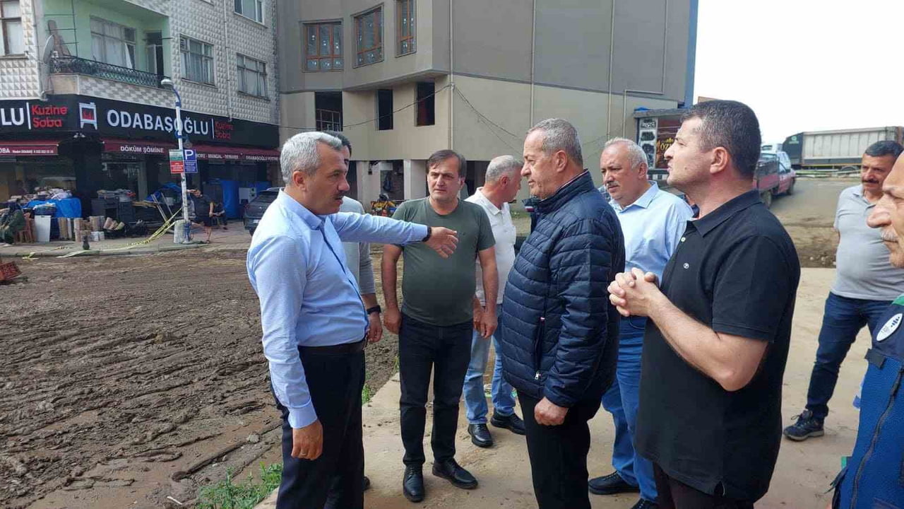 RİZE VALİSİ İHSAN SELİM BAYDAŞ, YOĞUN YAĞIŞTAN EN FAZLA ETKİLENEN İLÇELERDEN PAZAR’DA...