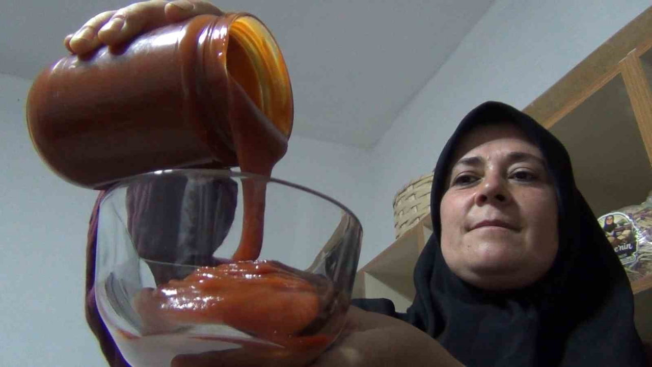 SAFİYE YILMAZ’IN KENDİ ÜRETİMİ OLAN ERİŞTE, PEKMEZ, TARHANA, KUŞBURNU VE ÇEŞİTLİ YÖRESEL ÜRÜNLER...