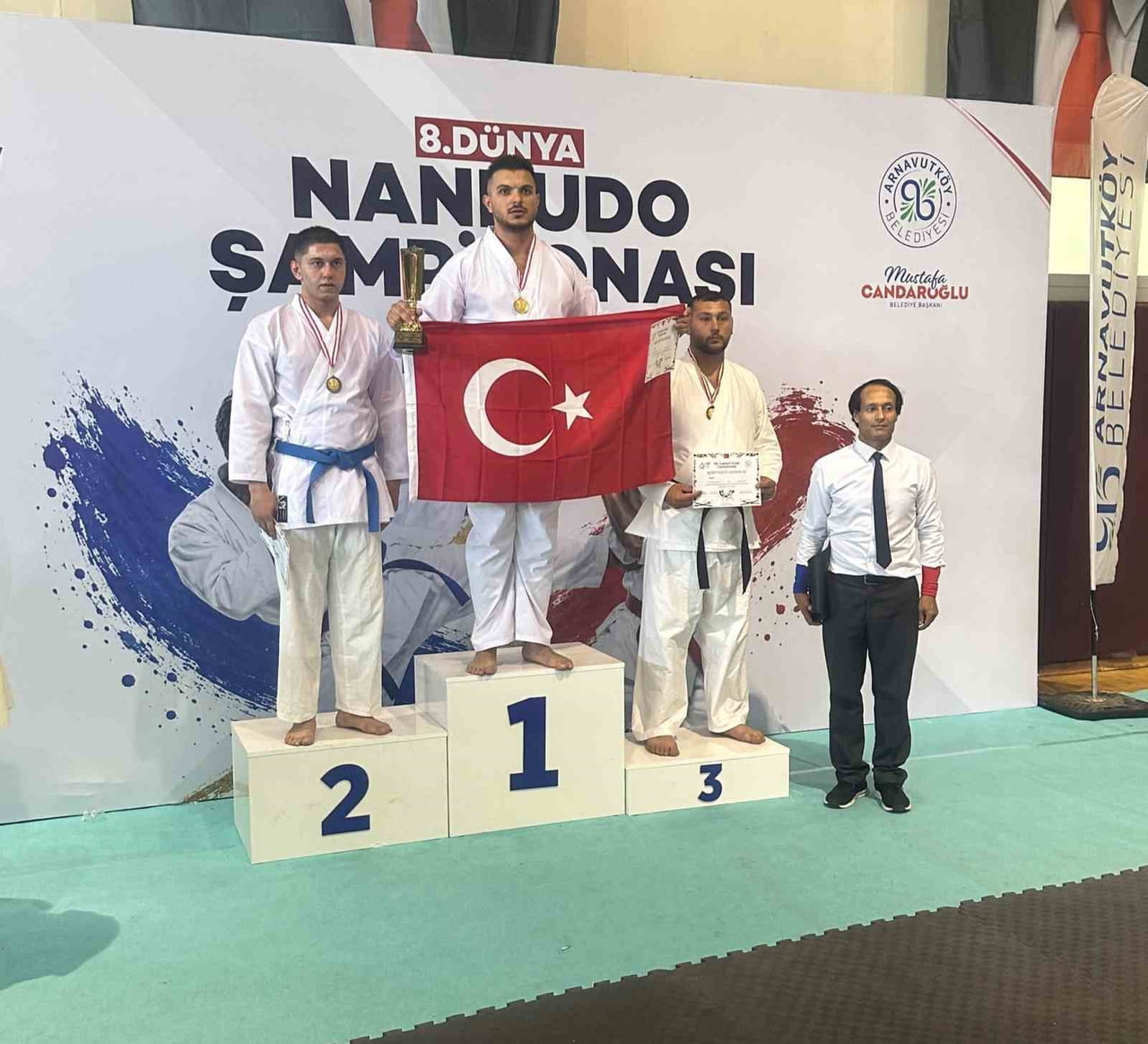 SAĞLIK PERSONELİ AKKÜÇ, DÜNYA ŞAMPİYONU OLDU