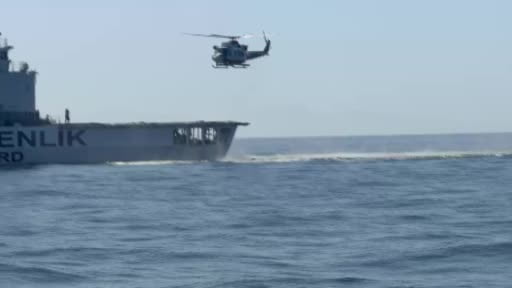 Sahil Güvenlik ekiplerinin helikopter destekli arama kurtarma çalışması böyle görüntülendi
