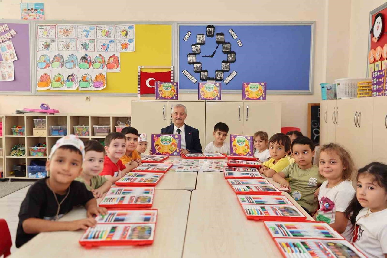 ŞAHİNBEY BELEDİYE BAŞKANI MEHMET TAHMAZOĞLU, YENİ EĞİTİM YILININ BAŞLAMASIYLA BİRLİKTE KAŞGARLI...