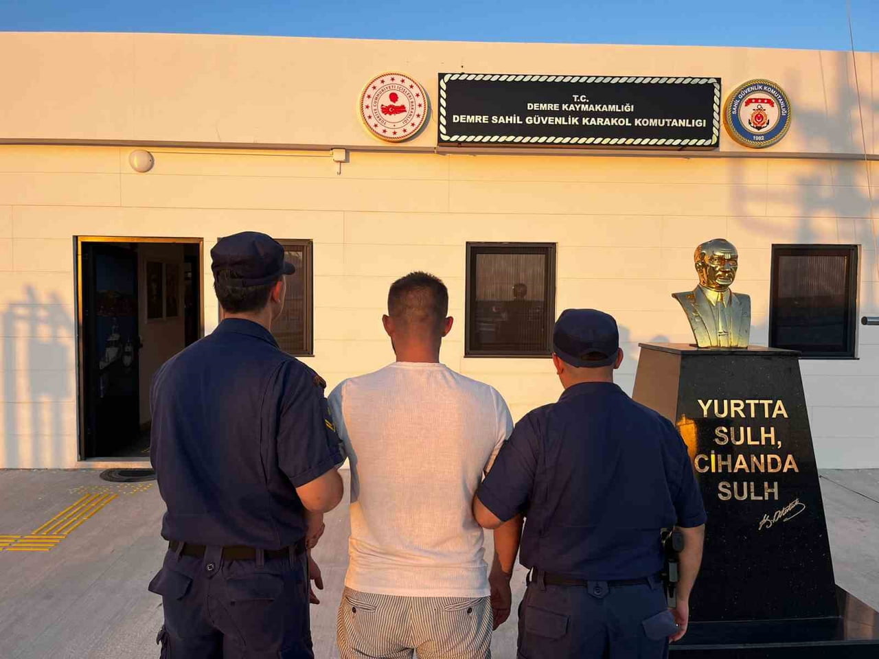 ŞAHIS, ANTALYA'NIN DEMRE İLÇESİNDE YAKALANDI.